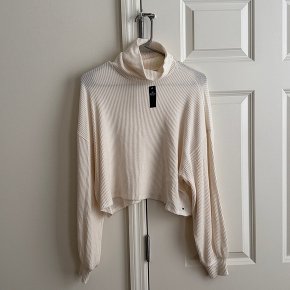 Hollister Cream Turtleneck Sweater - Picture 1 of 2